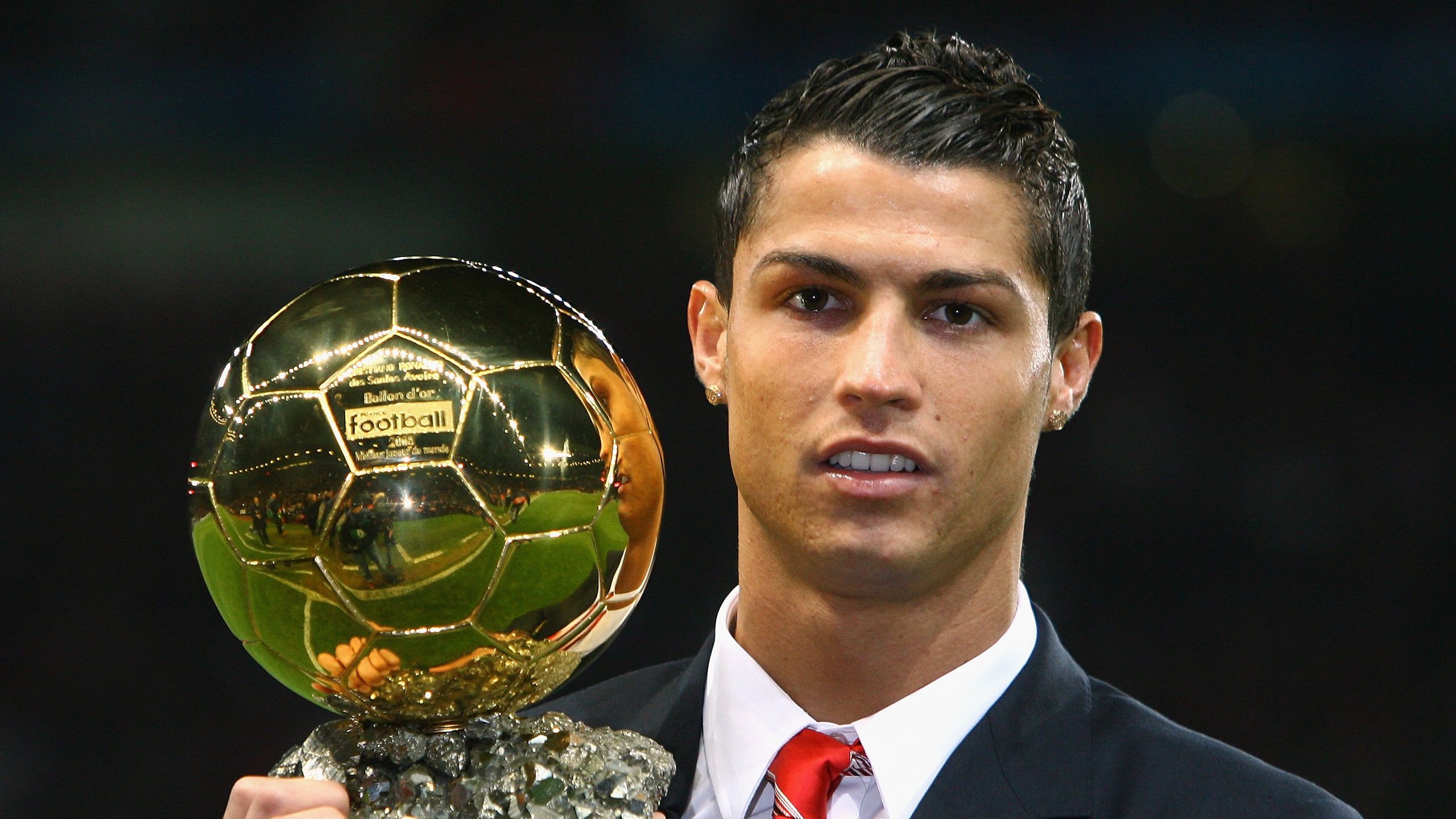 水晶宫在主场遭遇失利,寻求反弹机会,水晶宫全名